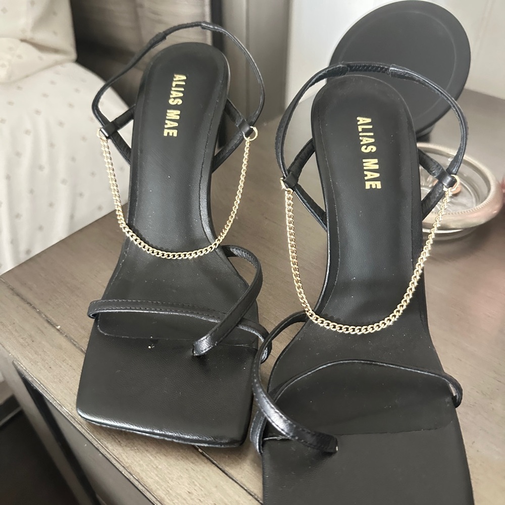 Alias Mae Black Heels with Gold Chain